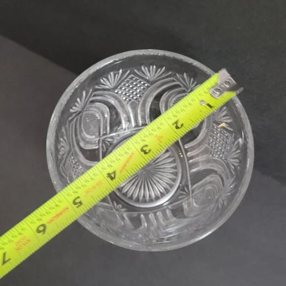 Vintage Clear Glass Bowl With Intricate Cut Design 7" Diameter 4.5" Height Home - Picture 5 of 8